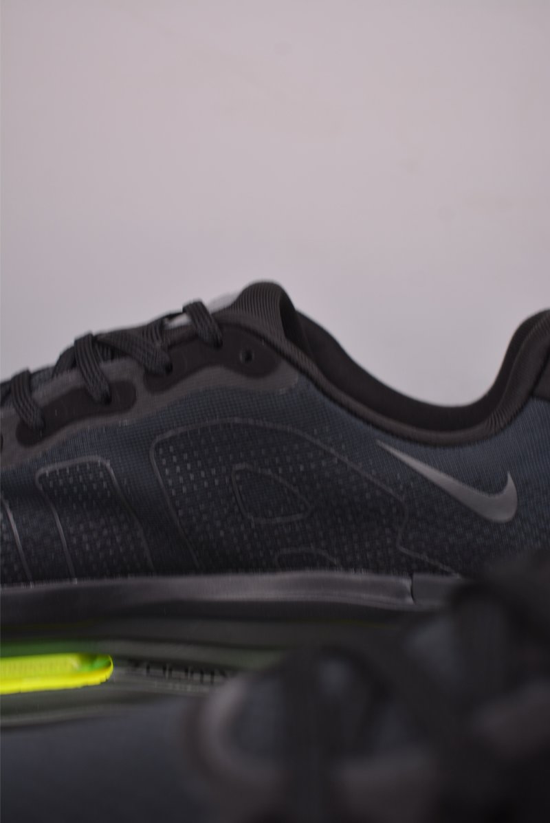 Nike Vomero Premium Air view