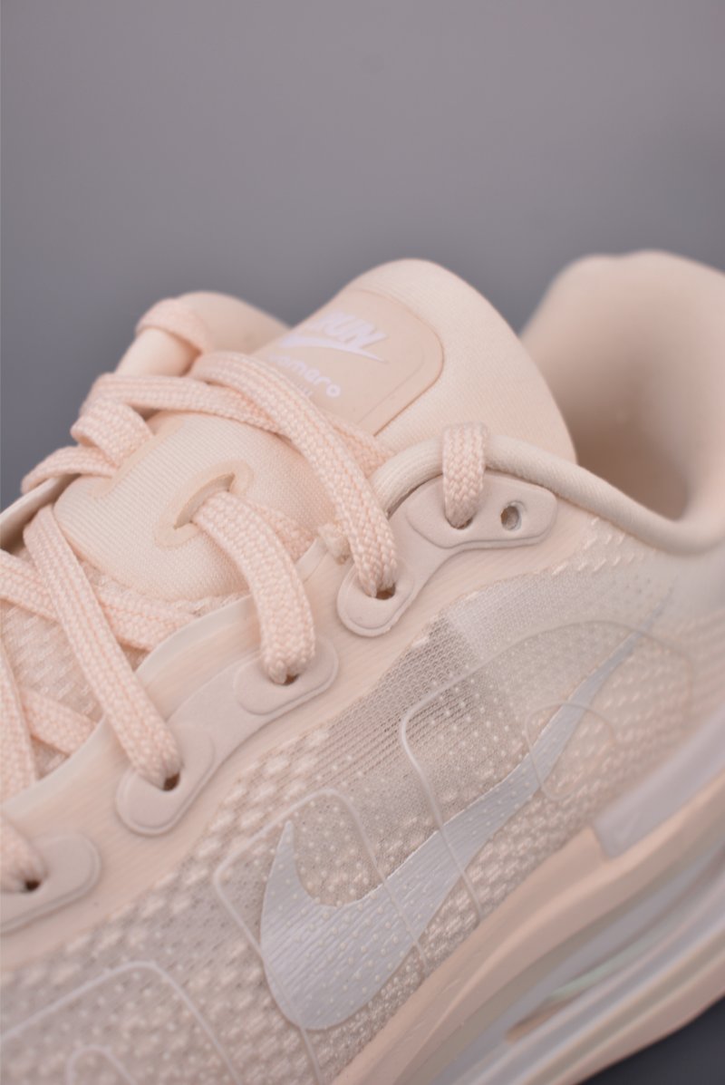 Nike Vomero Premium Air view