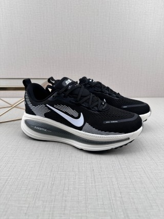 Nike Vomero 18 ReactX view 3