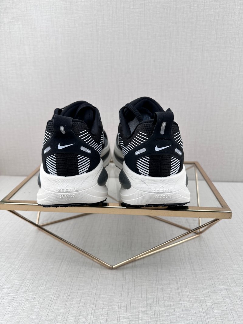 Nike Vomero 18 ReactX view