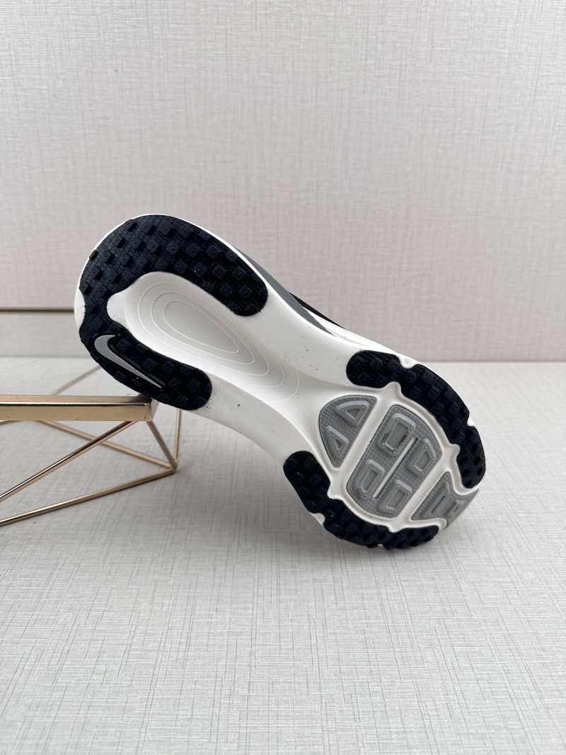 Nike Vomero 18 ReactX view