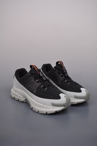 Nike Zoom Vomero Roam 5 view 1