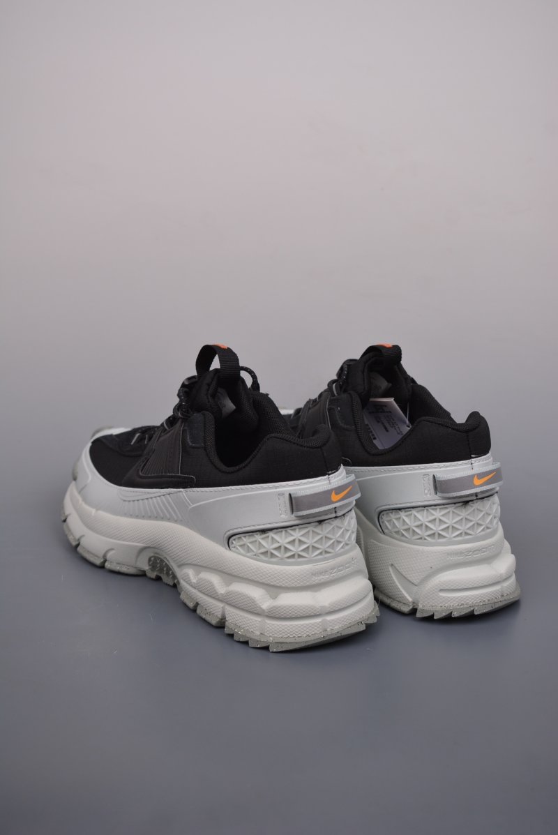 Nike Zoom Vomero Roam 5 view