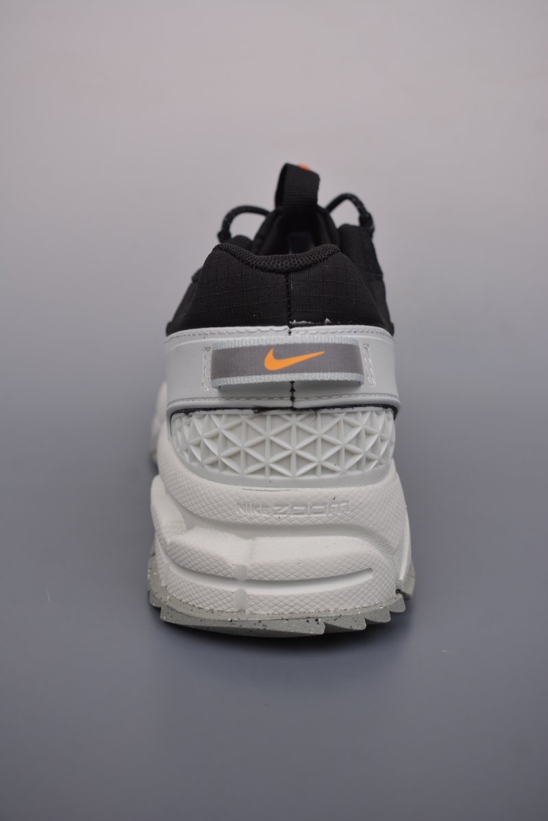 Nike Zoom Vomero Roam 5 view