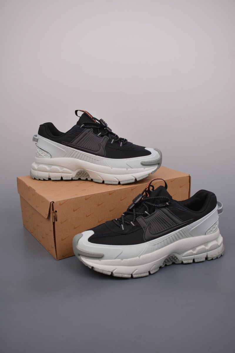 Nike Zoom Vomero Roam 5 view