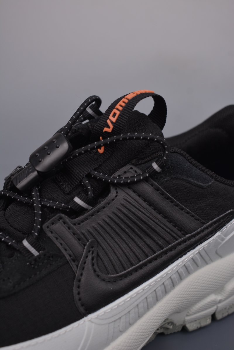 Nike Zoom Vomero Roam 5 view
