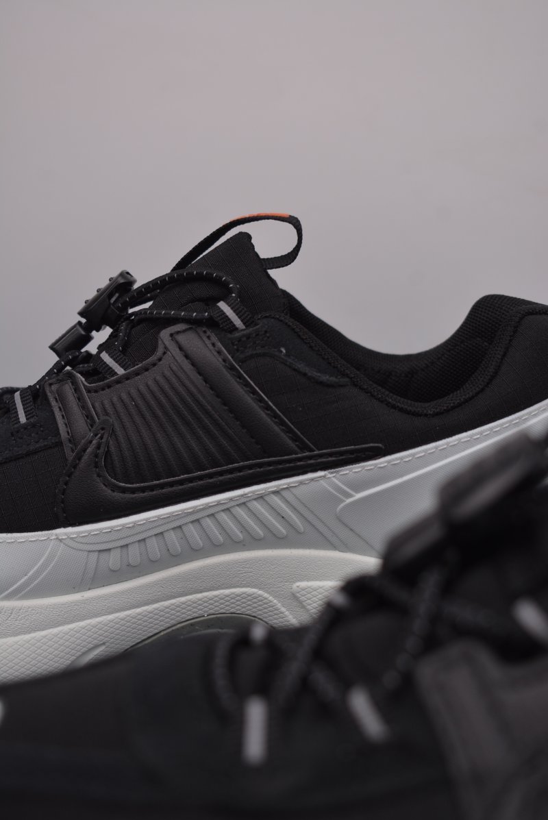 Nike Zoom Vomero Roam 5 view