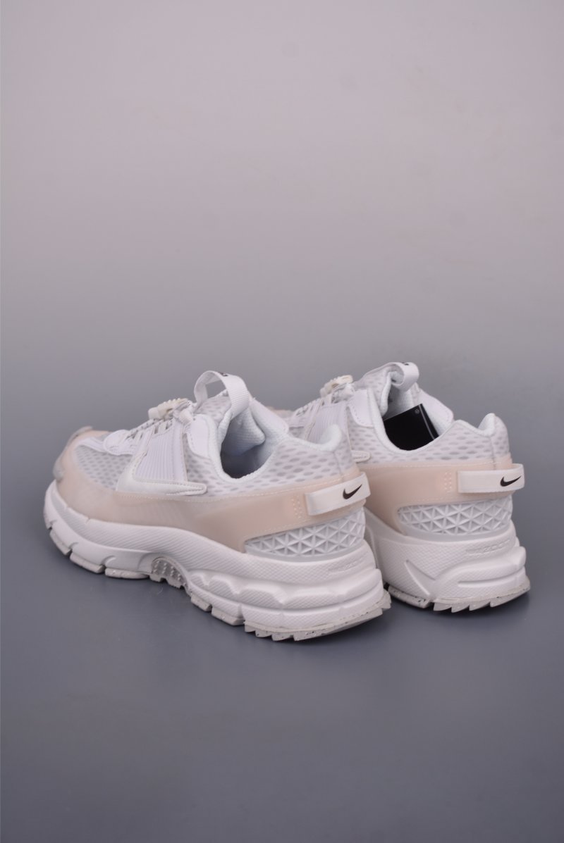 Nike Zoom Vomero Roam 5 view