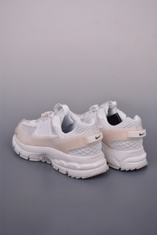 Nike Zoom Vomero Roam 5 view 2