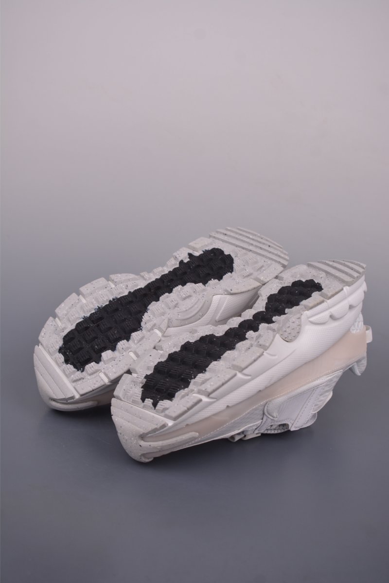 Nike Zoom Vomero Roam 5 view