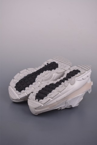 Nike Zoom Vomero Roam 5 view 3
