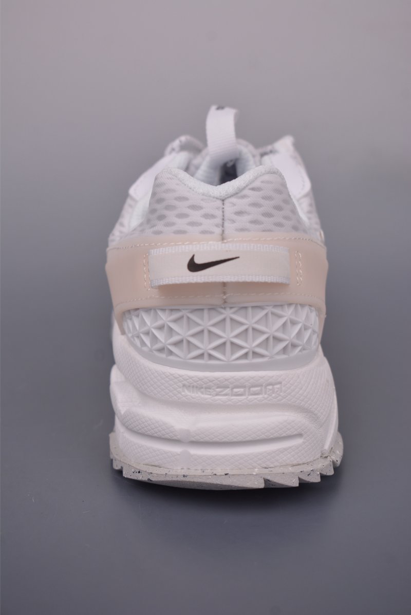 Nike Zoom Vomero Roam 5 view