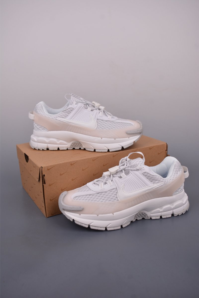Nike Zoom Vomero Roam 5 view