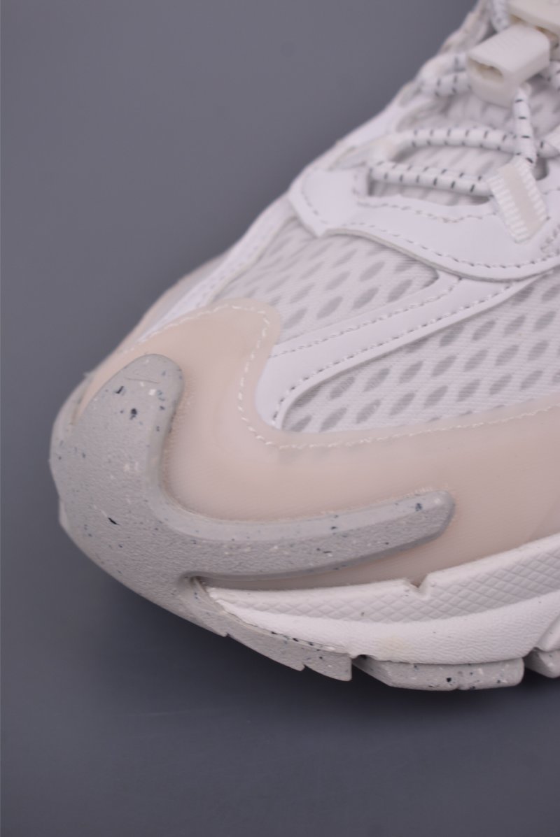 Nike Zoom Vomero Roam 5 view