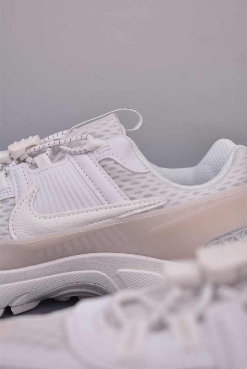 Nike Zoom Vomero Roam 5 view