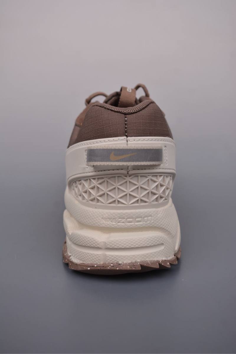 Nike Zoom Vomero Roam 5 view