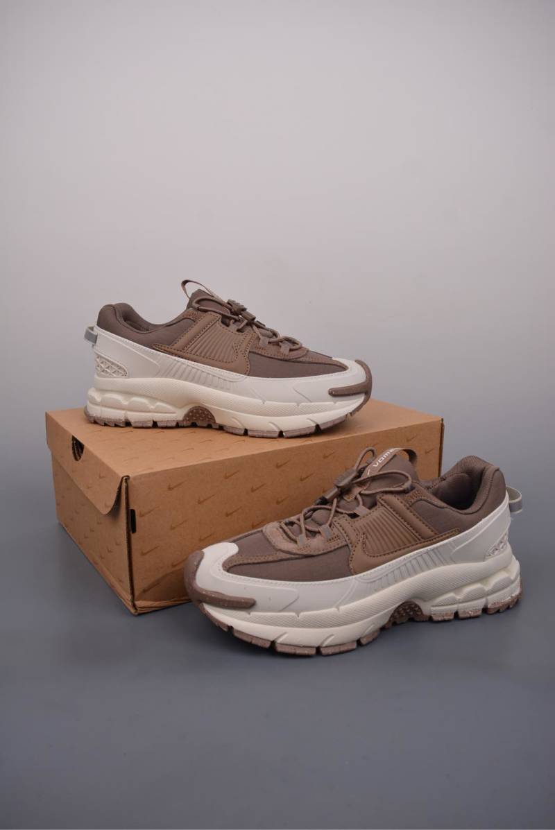 Nike Zoom Vomero Roam 5 view