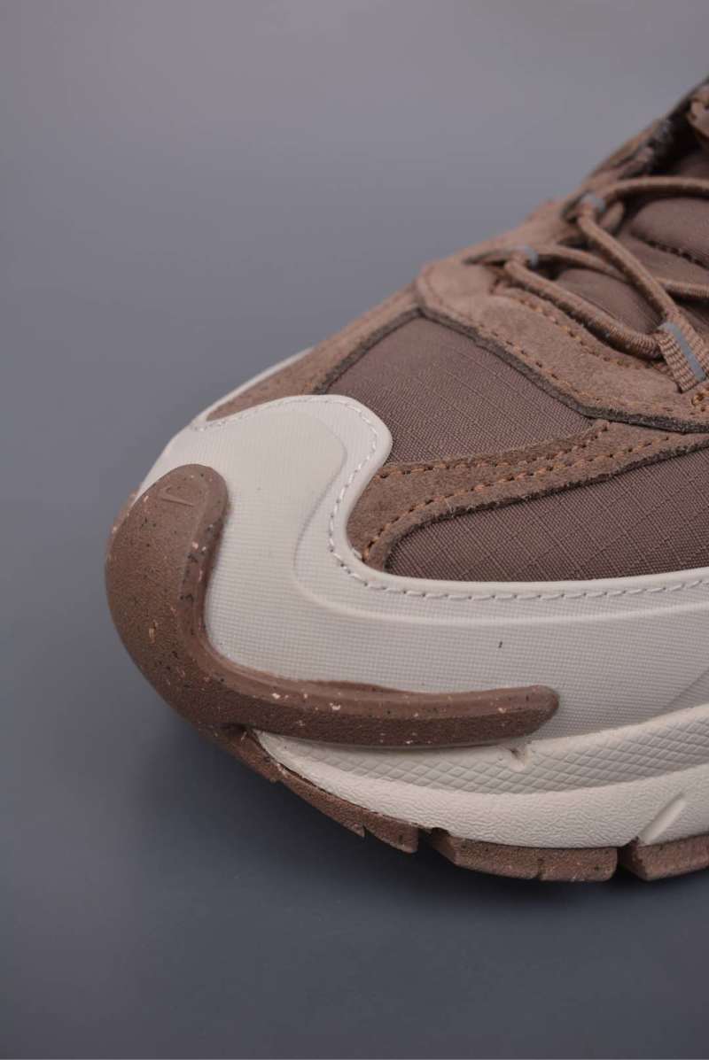 Nike Zoom Vomero Roam 5 view