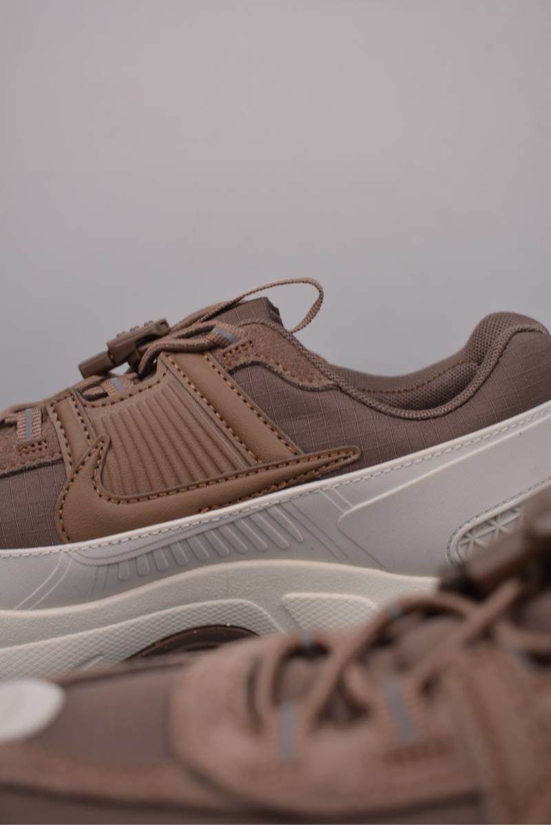 Nike Zoom Vomero Roam 5 view