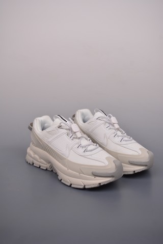 Nike Zoom Vomero Roam 5 view 1