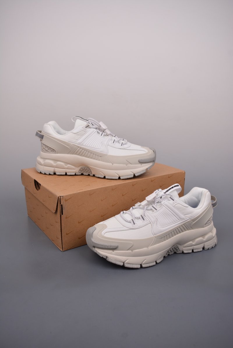 Nike Zoom Vomero Roam 5 view