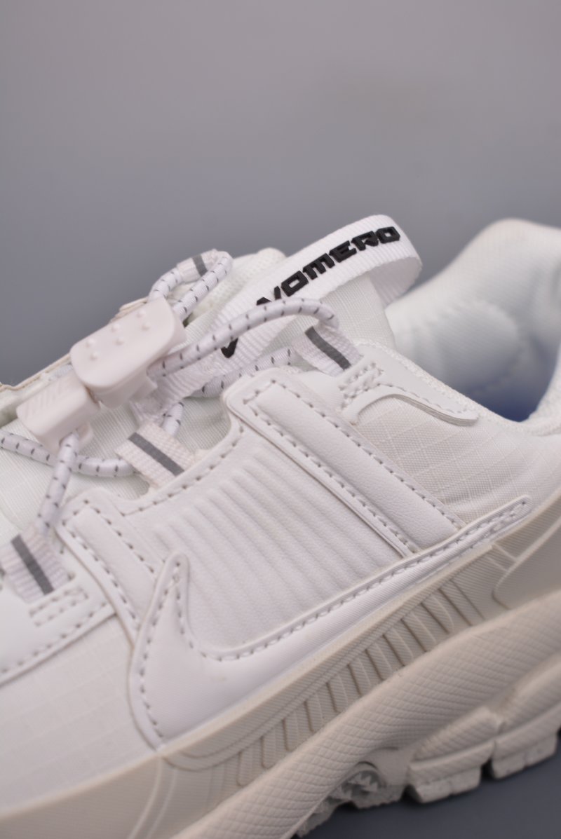 Nike Zoom Vomero Roam 5 view