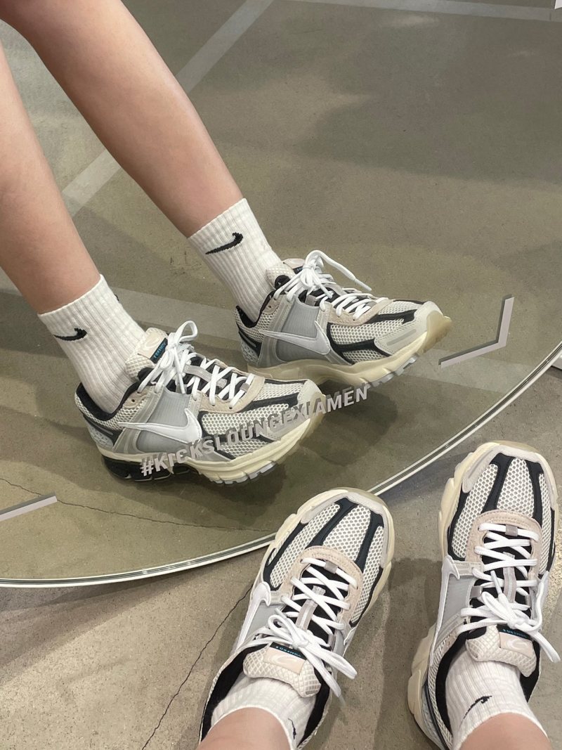 Nike Zoom Vomero 5 SP view