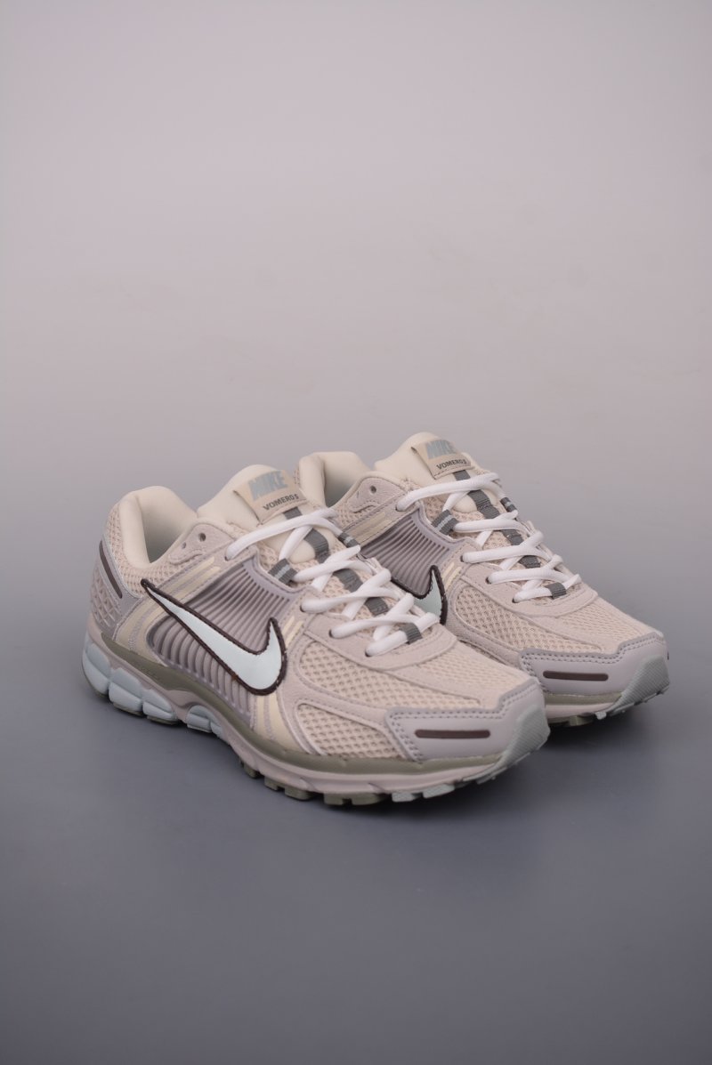 Nike Zoom Vomero 5 SP 'Black / Silver'
