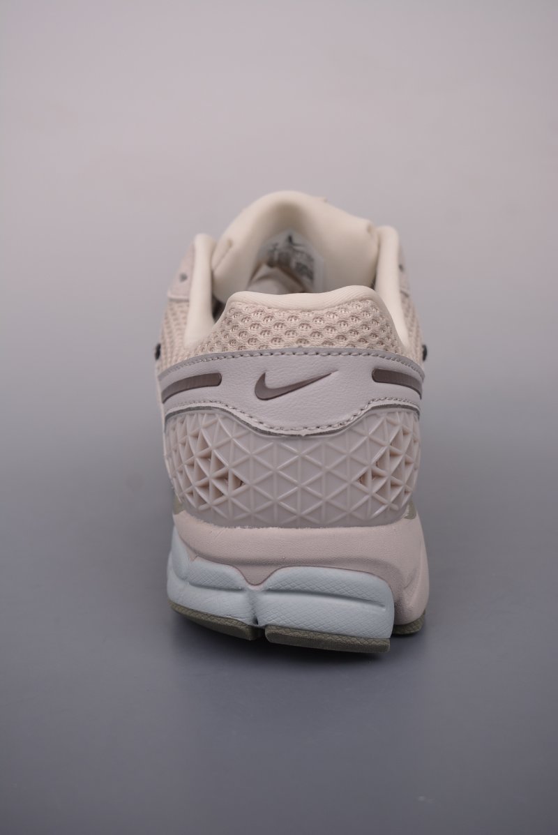 Nike Zoom Vomero 5 SP 'Black / Silver' view