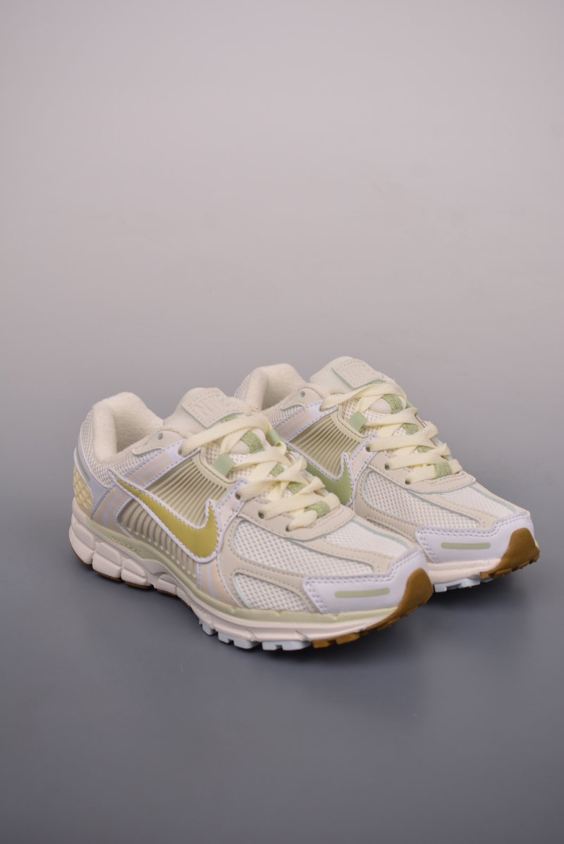 Nike Zoom Vomero 5 SP 'Black / Silver' view