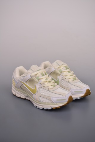Nike Zoom Vomero 5 SP 'Black / Silver' view 19