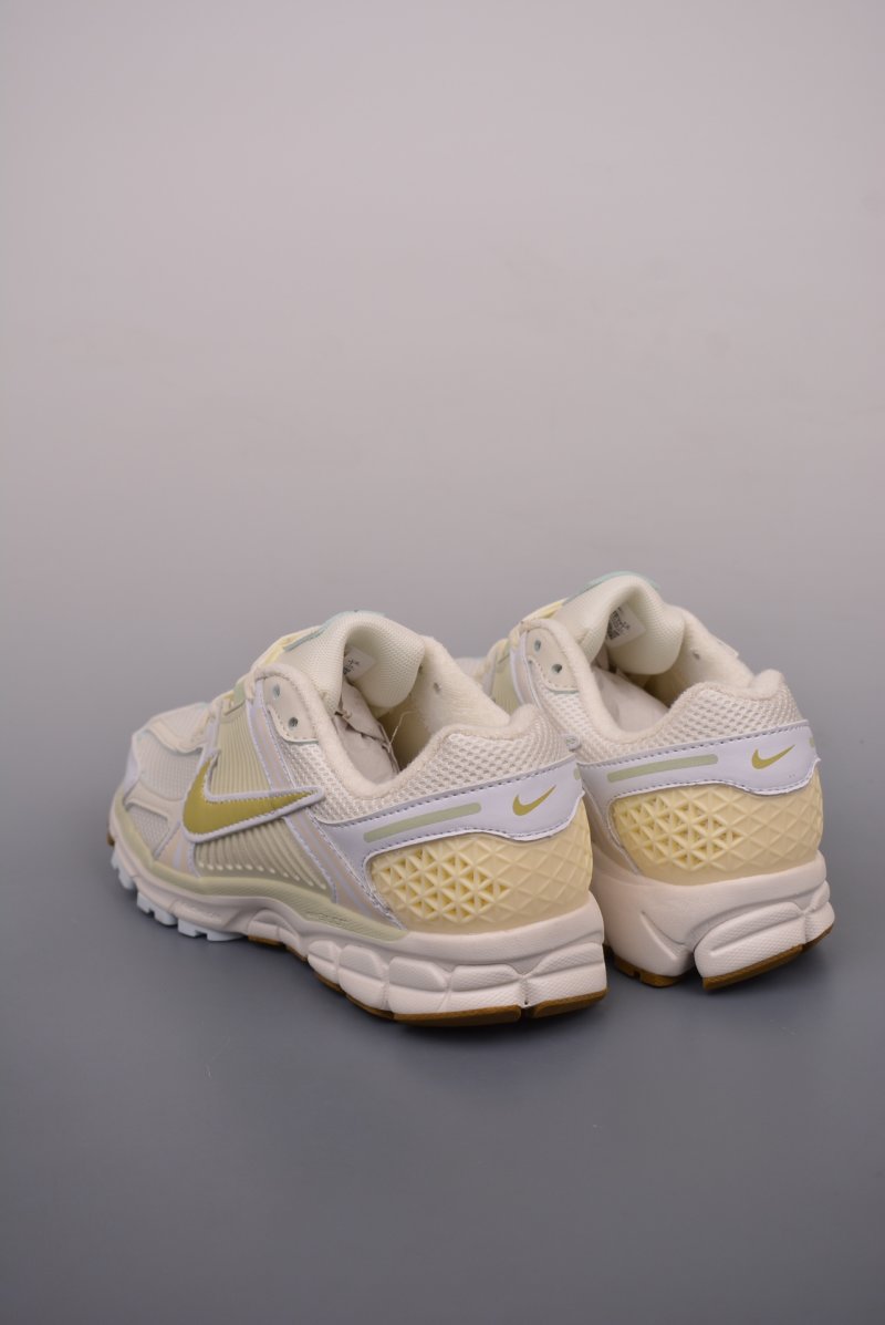 Nike Zoom Vomero 5 SP 'Black / Silver' view