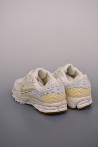 Nike Zoom Vomero 5 SP 'Black / Silver' view 20