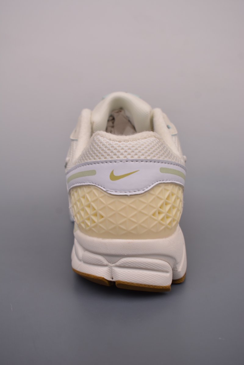 Nike Zoom Vomero 5 SP 'Black / Silver' view
