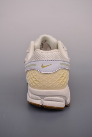 Nike Zoom Vomero 5 SP 'Black / Silver' view 22