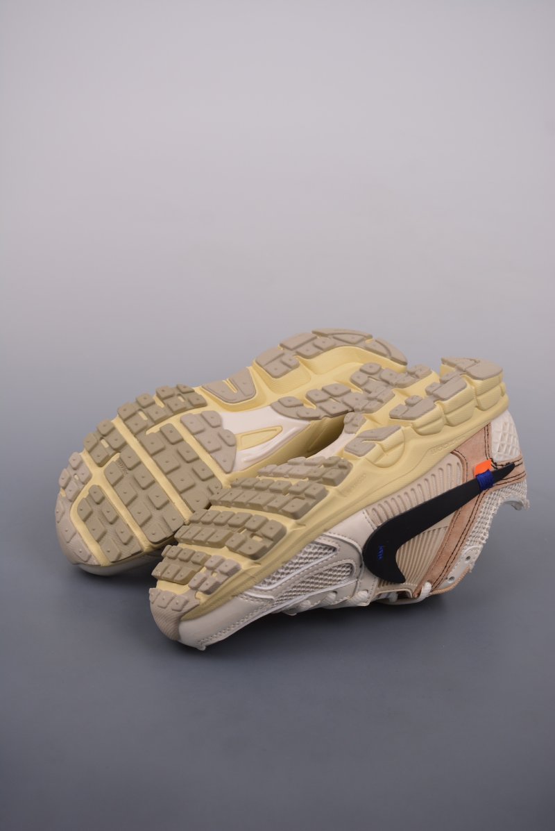 Nike Zoom Vomero 5 SP 'Black / Silver' view