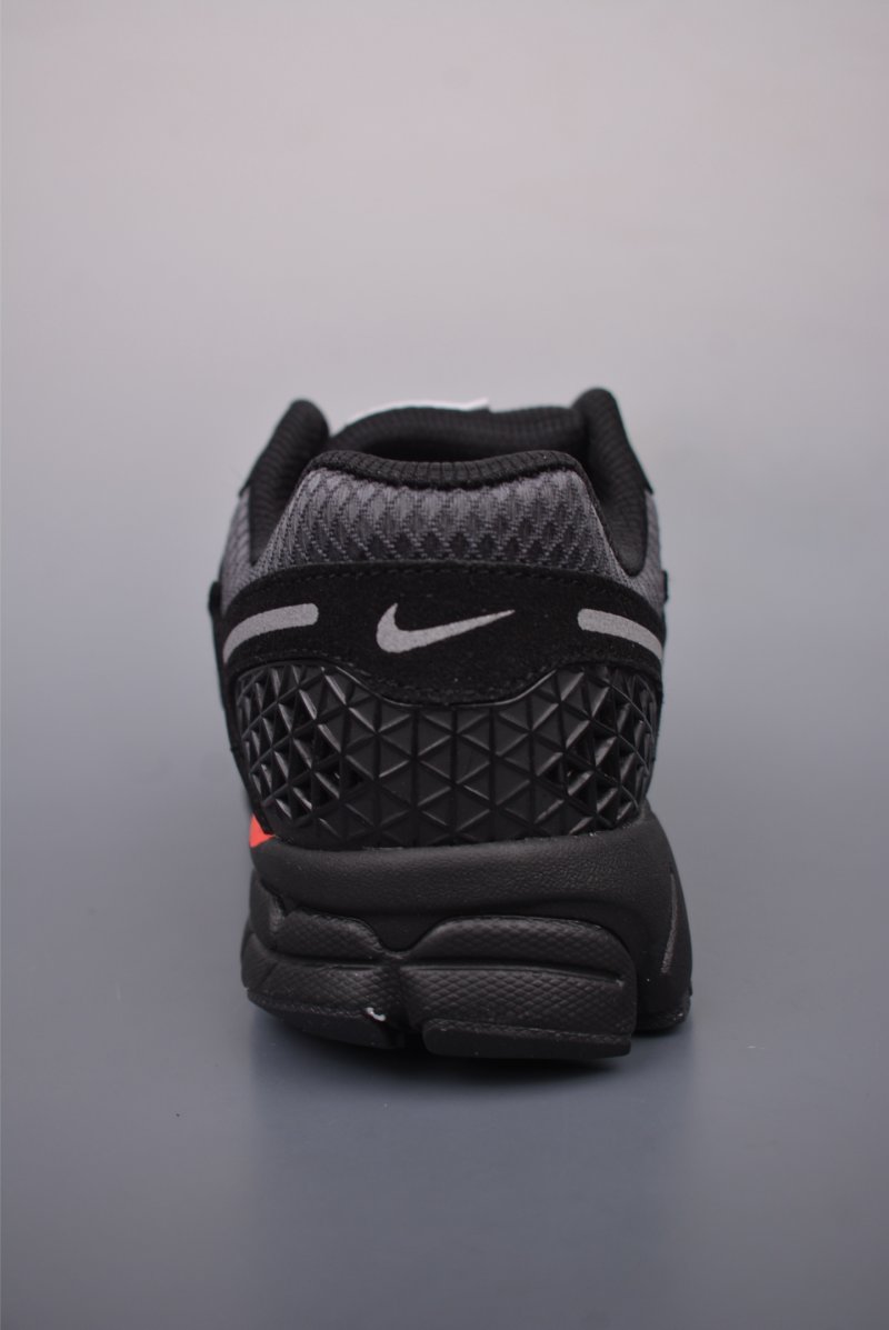 Nike Zoom Vomero 5 SP 'Black / Silver' view