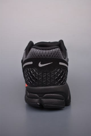 Nike Zoom Vomero 5 SP 'Black / Silver' view 13