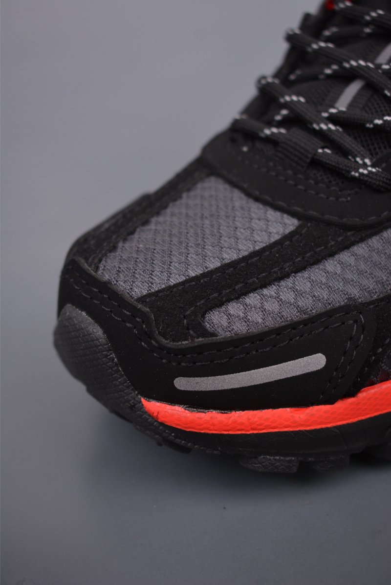Nike Zoom Vomero 5 SP 'Black / Silver' view