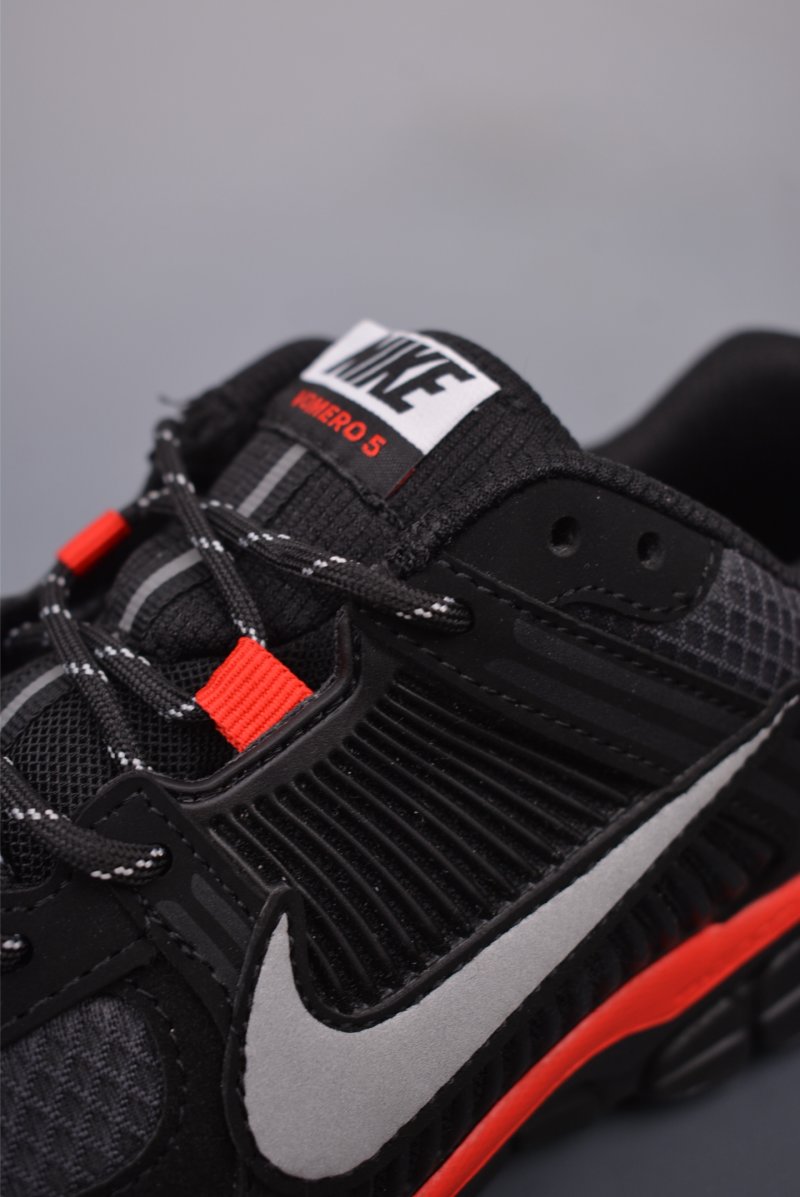 Nike Zoom Vomero 5 SP 'Black / Silver' view
