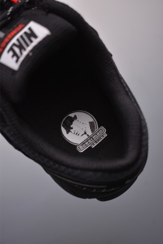 Nike Zoom Vomero 5 SP 'Black / Silver' view 18