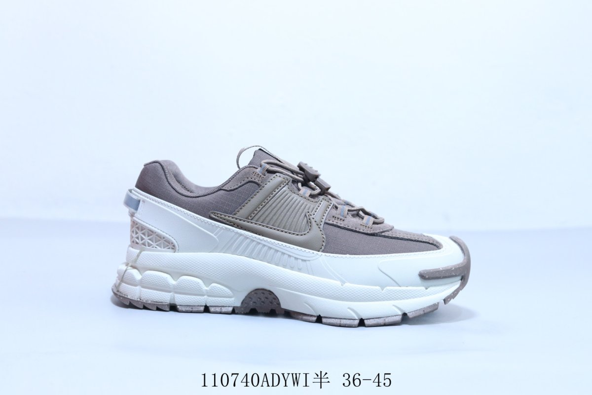 Nike Zoom Vomero 5 SP 'Vast Grey / Sail' view