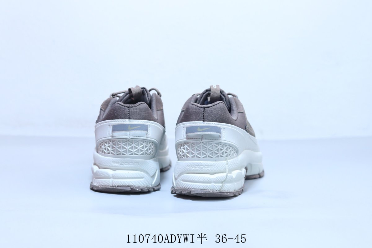 Nike Zoom Vomero 5 SP 'Vast Grey / Sail' view