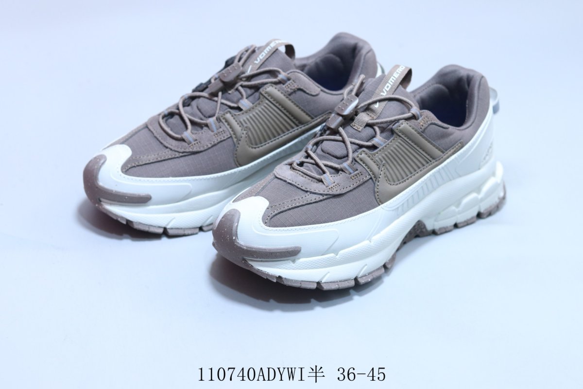 Nike Zoom Vomero 5 SP 'Vast Grey / Sail' view