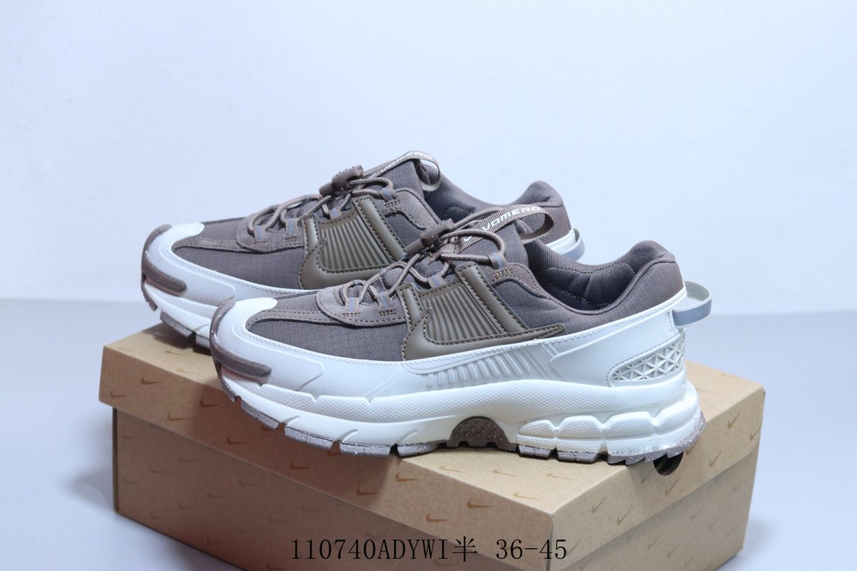 Nike Zoom Vomero 5 SP 'Vast Grey / Sail' view