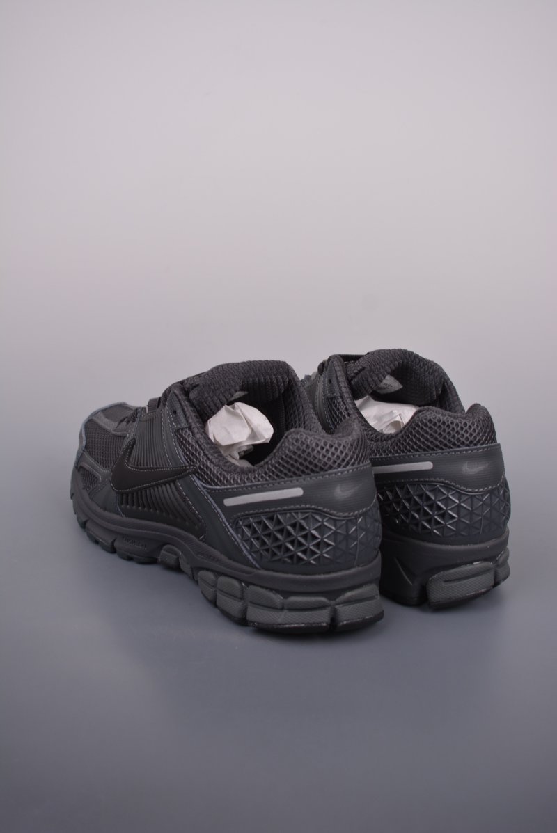 Nike Zoom Vomero 5 'Black' view