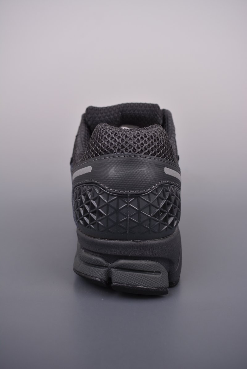 Nike Zoom Vomero 5 'Black' view