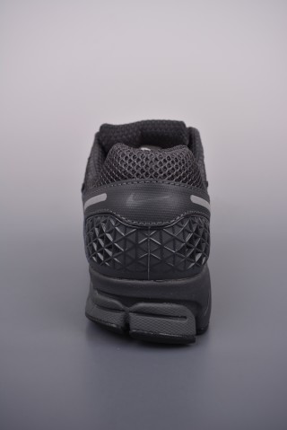 Nike Zoom Vomero 5 'Black' view 4