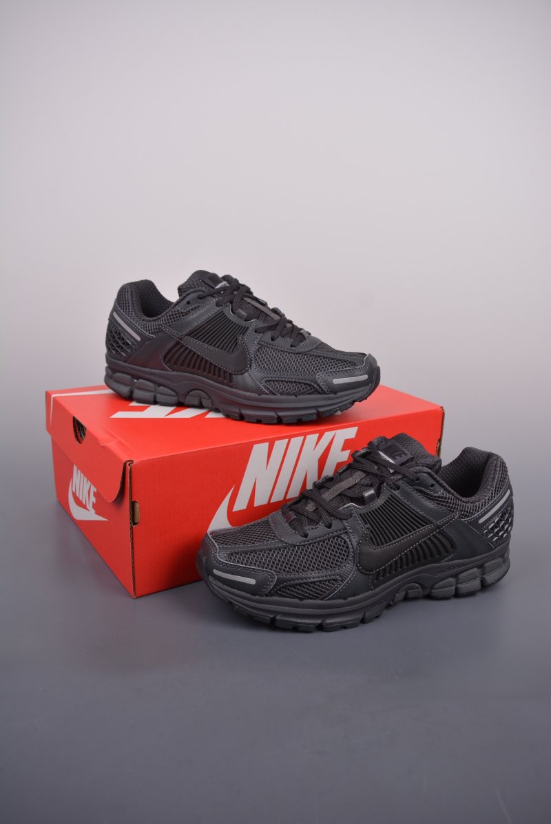 Nike Zoom Vomero 5 'Black' view