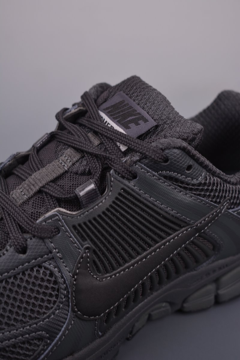 Nike Zoom Vomero 5 'Black' view